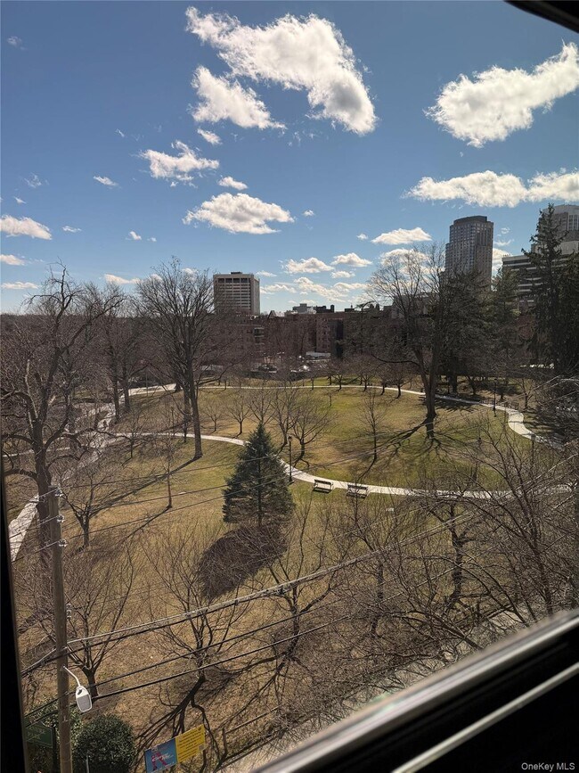 Building Photo - 21 Lake St