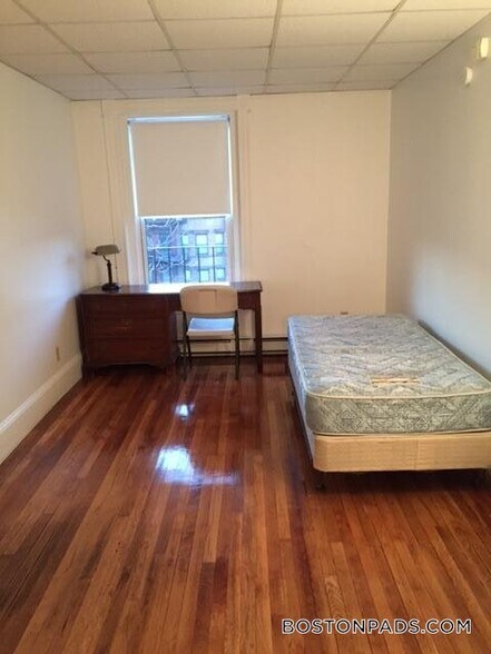 Building Photo - 854 Beacon St