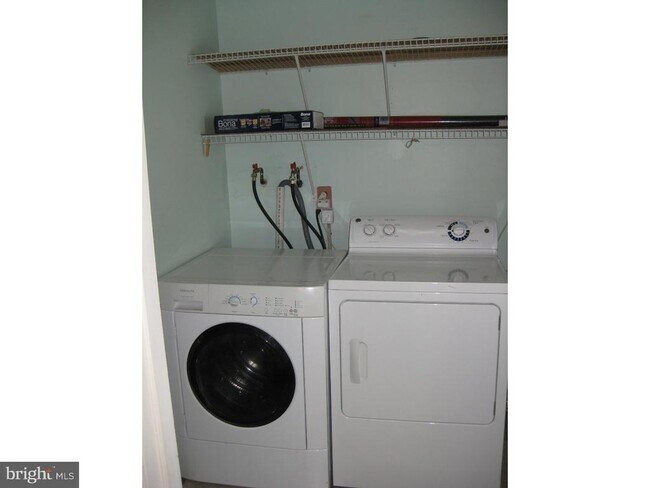 Building Photo - 101 Fantasia Dr