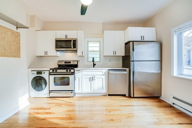 Building Photo - 100 W 17th St