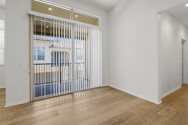 Building Photo - Desirable Eastwood Village Home