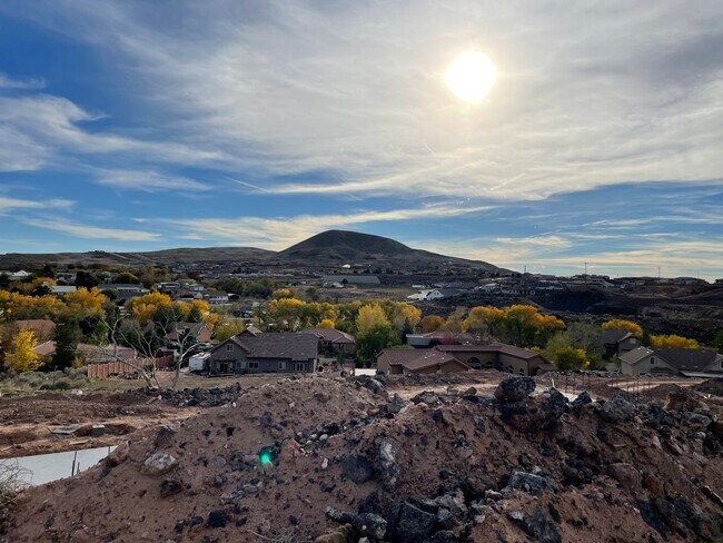 Building Photo - Great home located in Hurricane!