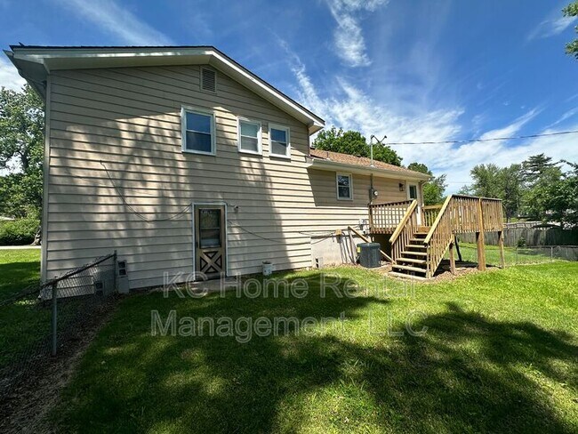 Building Photo - 7219 Ridge Ave