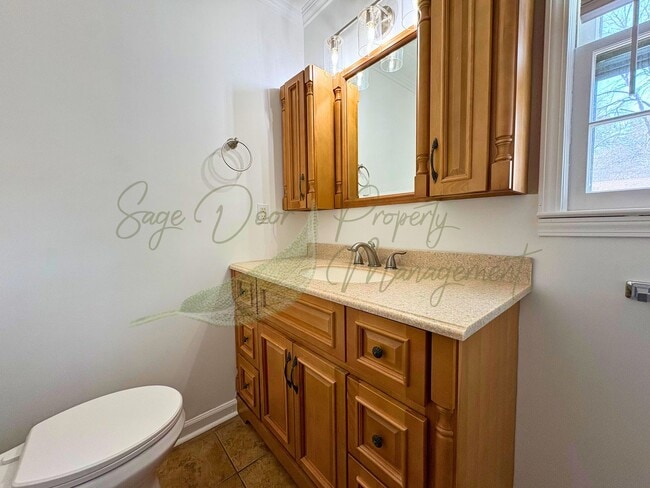 Building Photo - BEAUTIFULLY UPDATED 5 BED/ 3 BATH HOME WITH OVERSIZED GARAGE