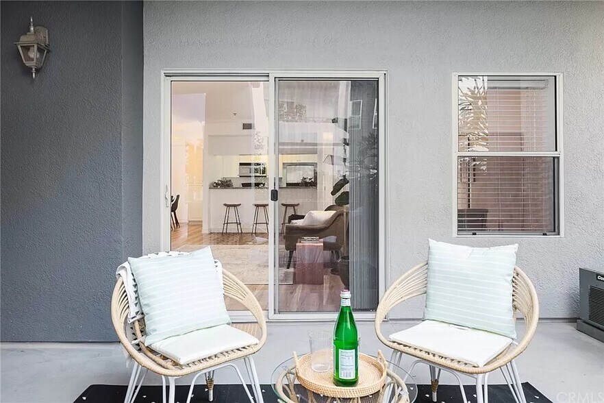 private patio - 838 Pine Ave