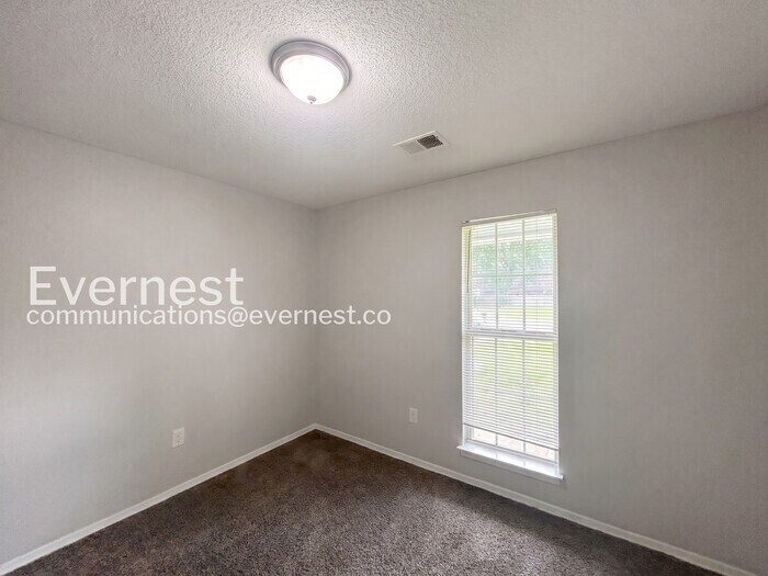 Building Photo - 10453 Kristen Dr S