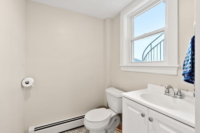 Building Photo - 137 Water St