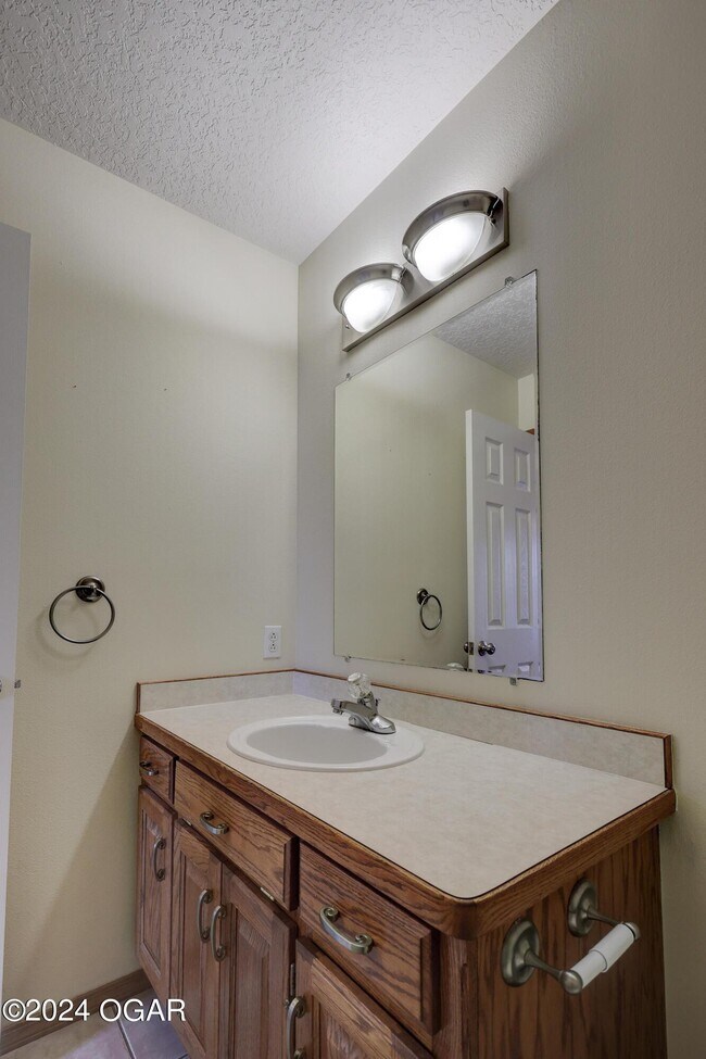 Building Photo - 4231 W 28th St