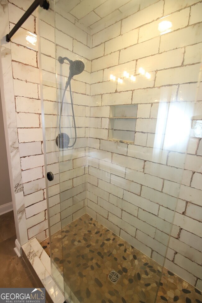 Building Photo - 1007 Vernon St