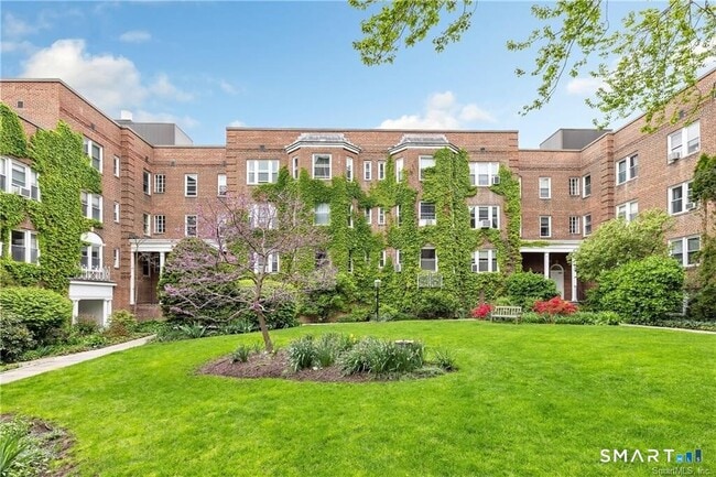 Building Photo - 70 Strawberry Hill Ave