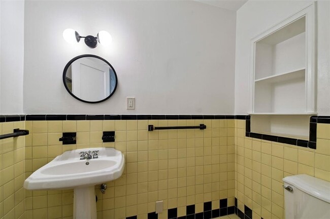 Building Photo - 2918 W Coachman Ave