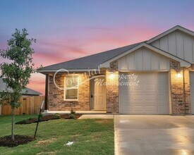 Building Photo - AVAILABLE NOW!! (SECTION 8 ACCEPTED)