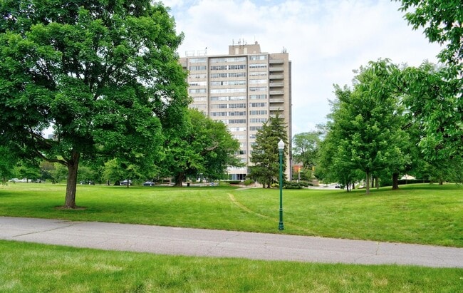 Building Photo - 1620 E Broad St