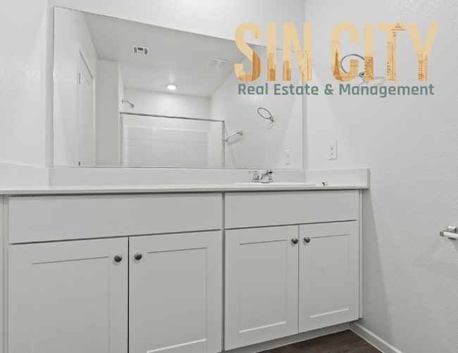 Building Photo - 1919 Stanza St