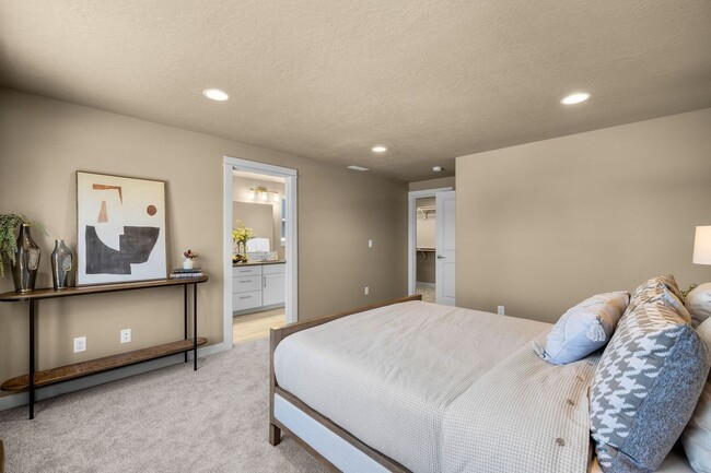 Building Photo - Brand New Stunning 3 Bed/2.5 Bath Townhouse-Old Farm District