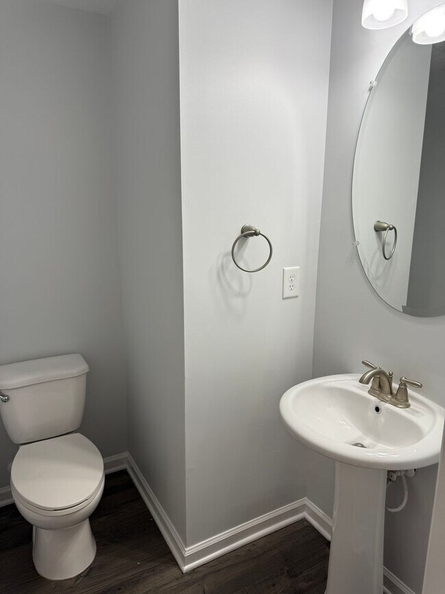 Building Photo - LARGE THREE BEDROOM TOWNHOME in PARKLAND SCHOOLS