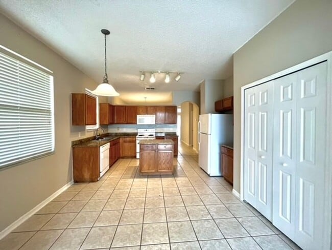 Building Photo - Spacious 4-Bedroom, 2-Bathroom Home for Re...