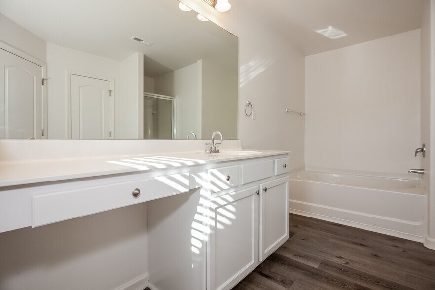 Building Photo - 1819 Allegheny Dr