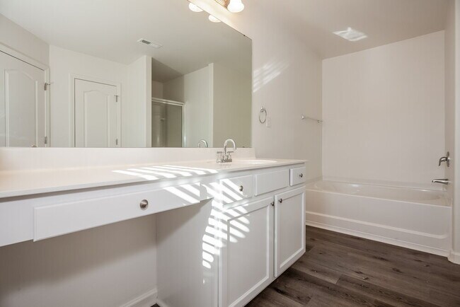 Building Photo - 1819 Allegheny Dr