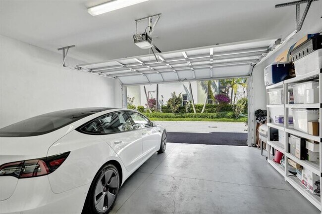 Building Photo - 480 NE 35th Ct
