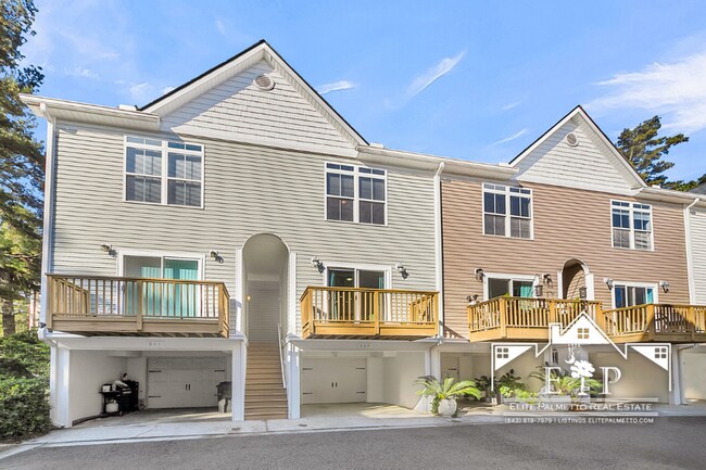 Building Photo - Charming Townhouse Near the Heart of Charleston – Comfort & Convenience in One!