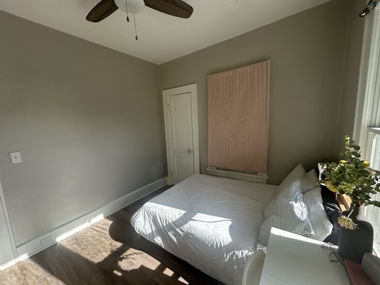 Building Photo - 508 12th Ave N