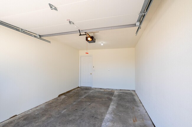 Building Photo - 2418 Northampton Dr