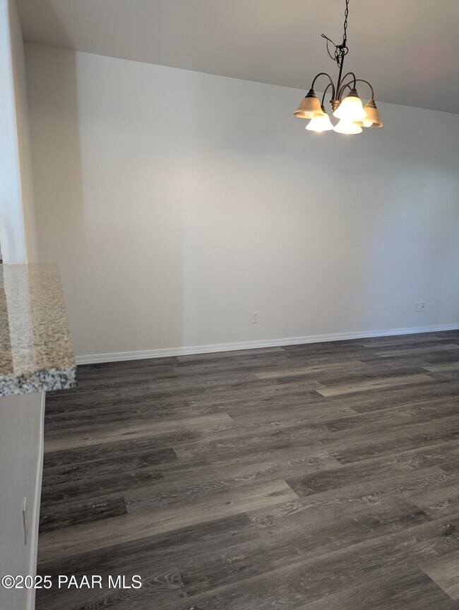 Building Photo - 2976 N Yavapai Rd E