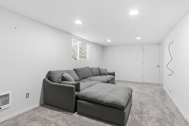 Building Photo - Modern & Cozy Spokane Retreat | Prime Location Near South Hill