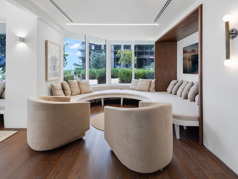 Building Photo - 555 NE 34th St