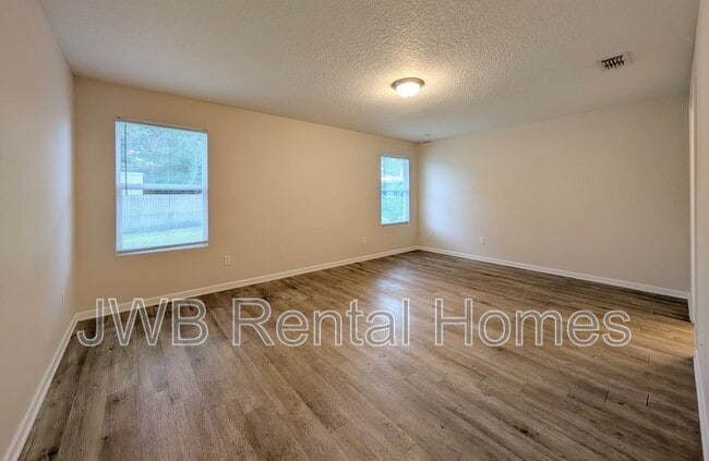 Building Photo - 5651 Norde Dr W