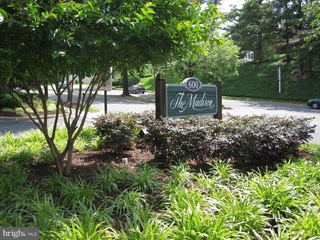 Building Photo - 600 Roosevelt Blvd