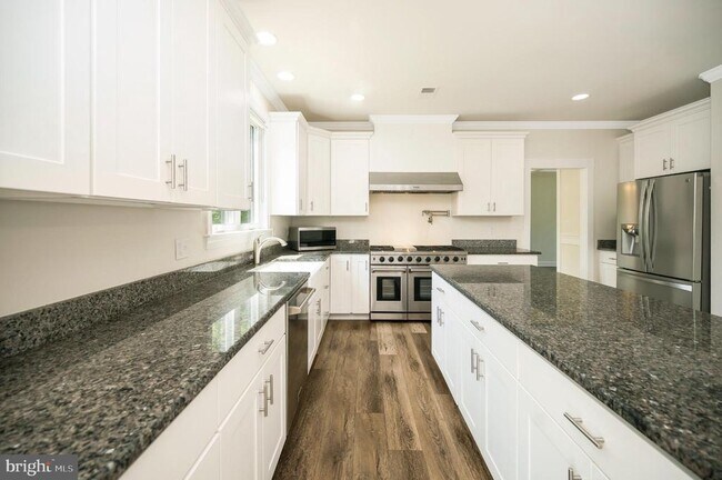 Building Photo - 2211 Camp Geary Ln