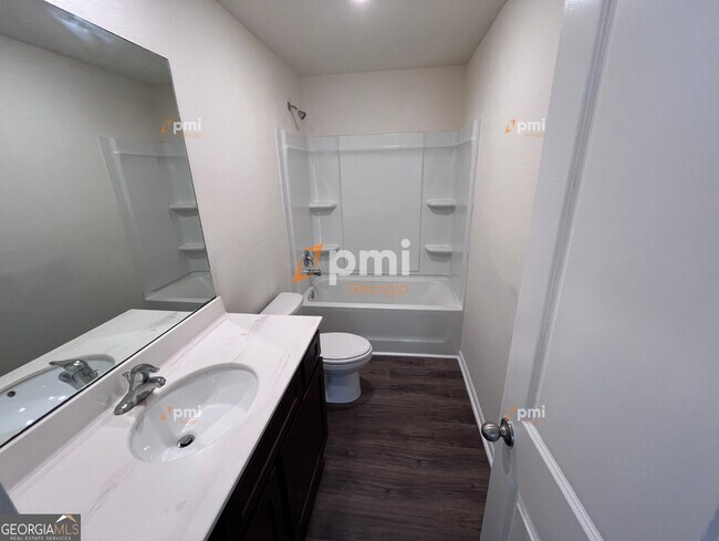 Building Photo - 521 Moline Wy