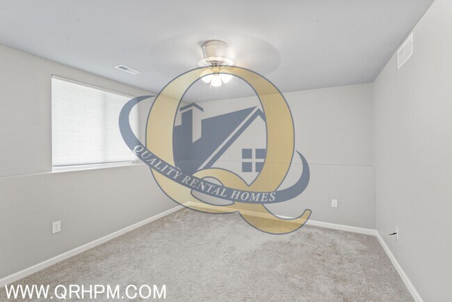 Building Photo - Immaculate Upgraded 3-Bed / 2-Bath Home in...