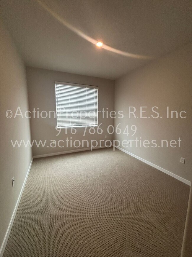 Building Photo - Action Properties Offering Roseville Solar: Inspiration Village Community Gated: 3 Bedroom 3 Bath...