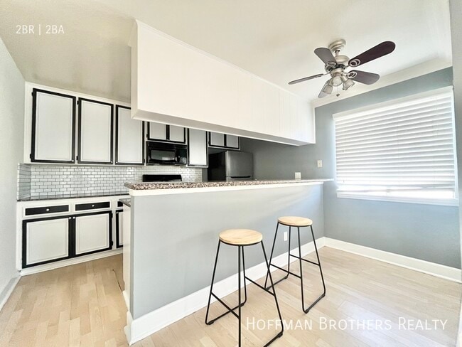 Building Photo - 7045 Woodley Ave