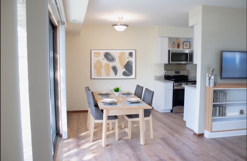 Building Photo - Greenwoods Apartments