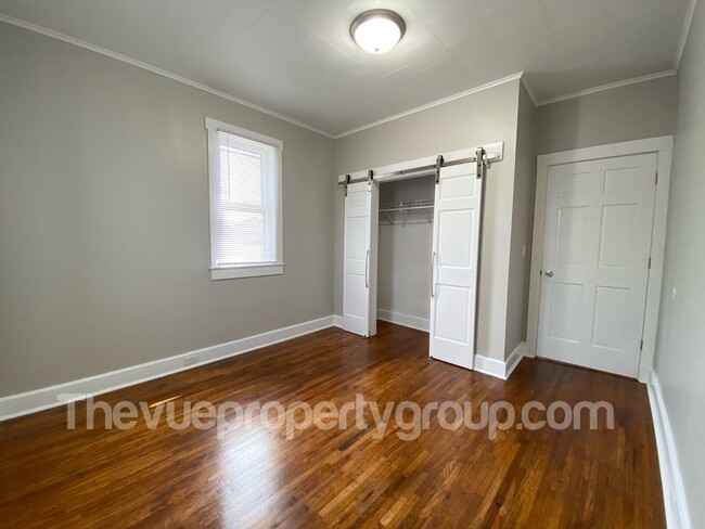 Building Photo - Fully Remodeled 2 bedroom Beauty with Spac...