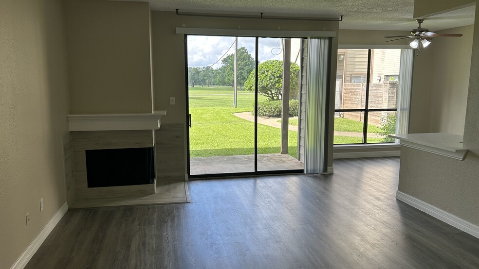 Building Photo - 8333 Sands Point Dr