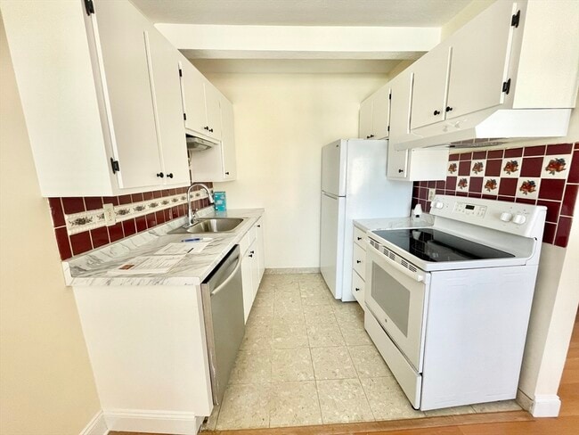 Building Photo - 7 Cypress Rd