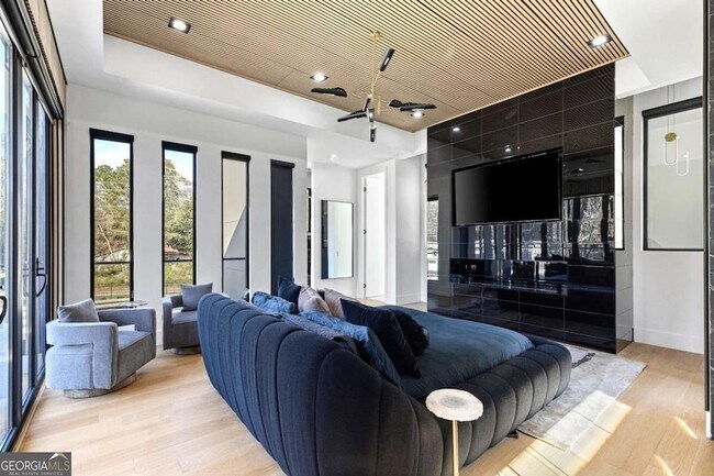 Building Photo - 3600 Lower Roswell Rd