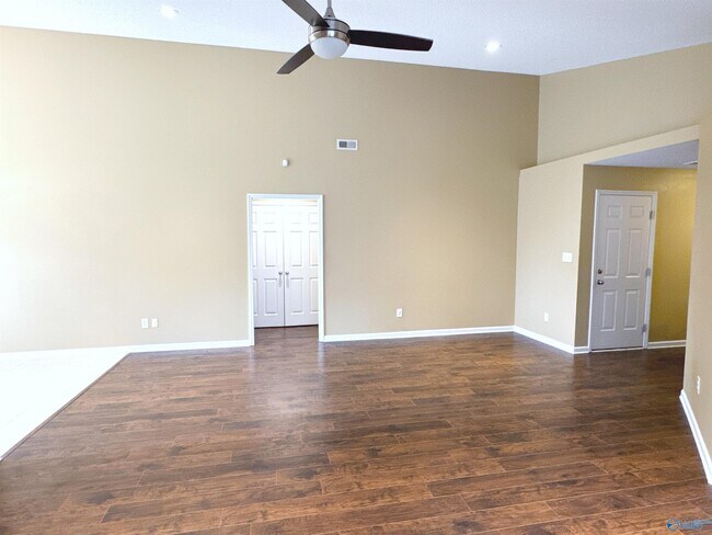 Building Photo - 117 Bremerton Dr SW