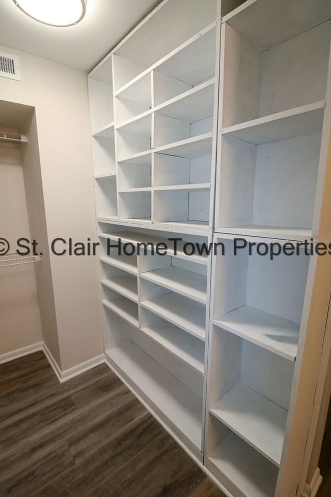 Building Photo - Upstairs Unit on Logan Martin Lake