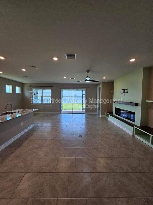 Building Photo - 623 Parkshore Lk Ave