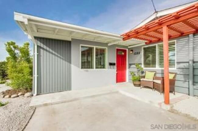 Building Photo - Clairmont House for Rent / 3BR 2BA