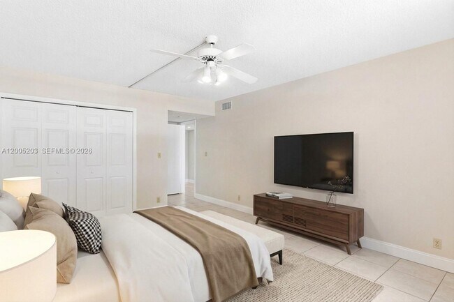 Building Photo - 16400 Golf Club Rd