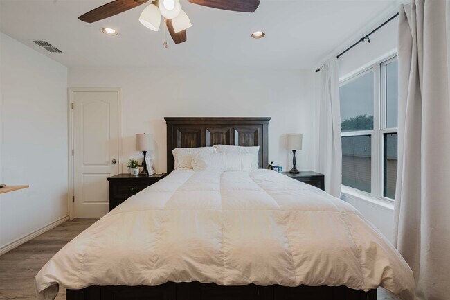 Building Photo - 5704 Montevista Dr