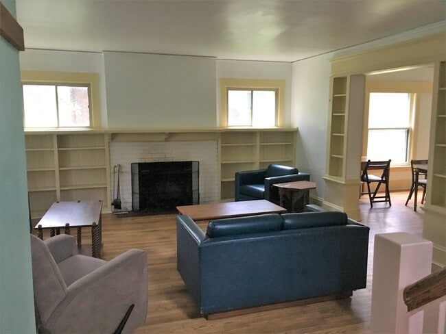 Building Photo - 107 Elmwood Ave