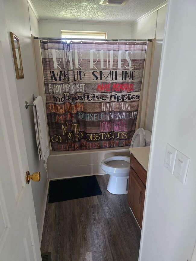 Building Photo - 3 bedrooms and a large yard